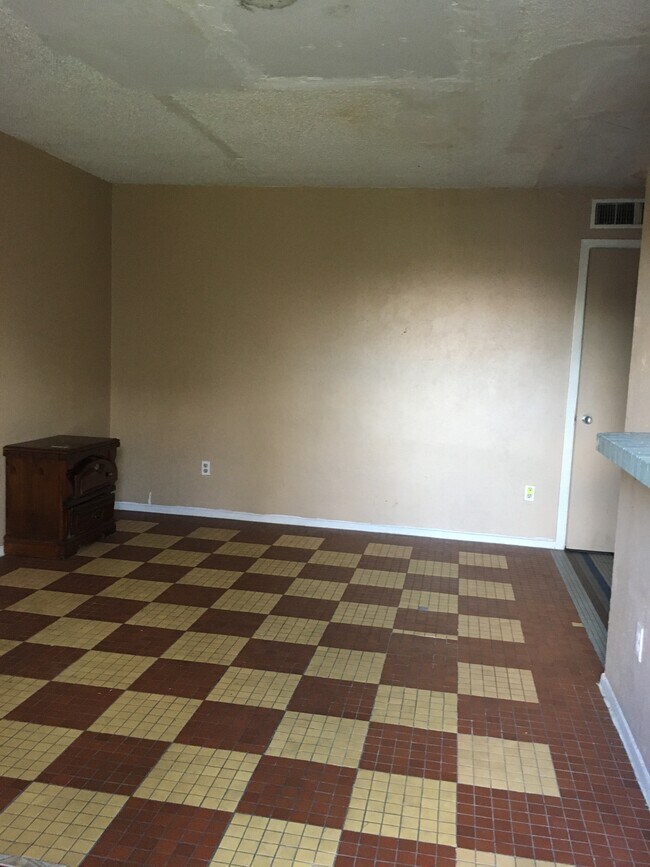 Building Photo - 7939 Sarita St