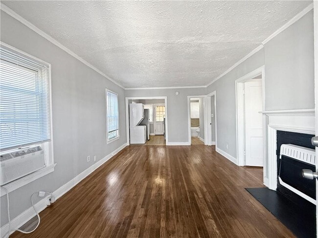 Building Photo - 109 Vine St SW