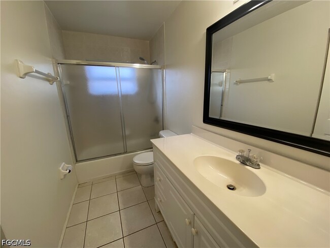 Building Photo - 622 SE 13th Pl