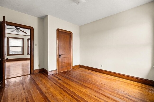 Building Photo - 576 Slade St