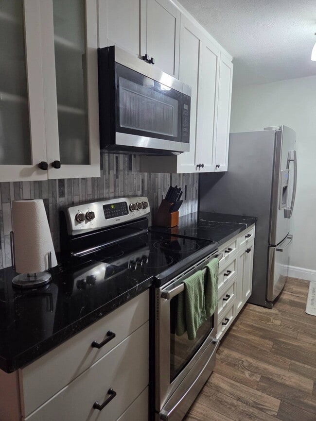 Building Photo - 4701 Vilabella Dr