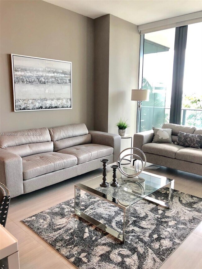 Building Photo - 480 NE 31st St