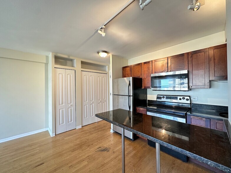 Building Photo - 4180 N Marine Dr