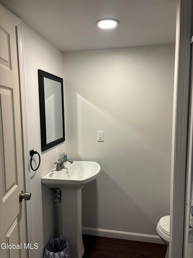 Building Photo - 52 Trottingham Rd