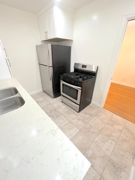 Building Photo - 1417 N Harper Ave