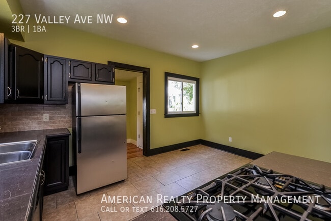 Building Photo - 227 Valley Ave NW