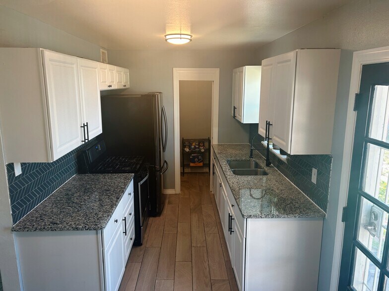 Kitchen - 3804 Titanic Ave