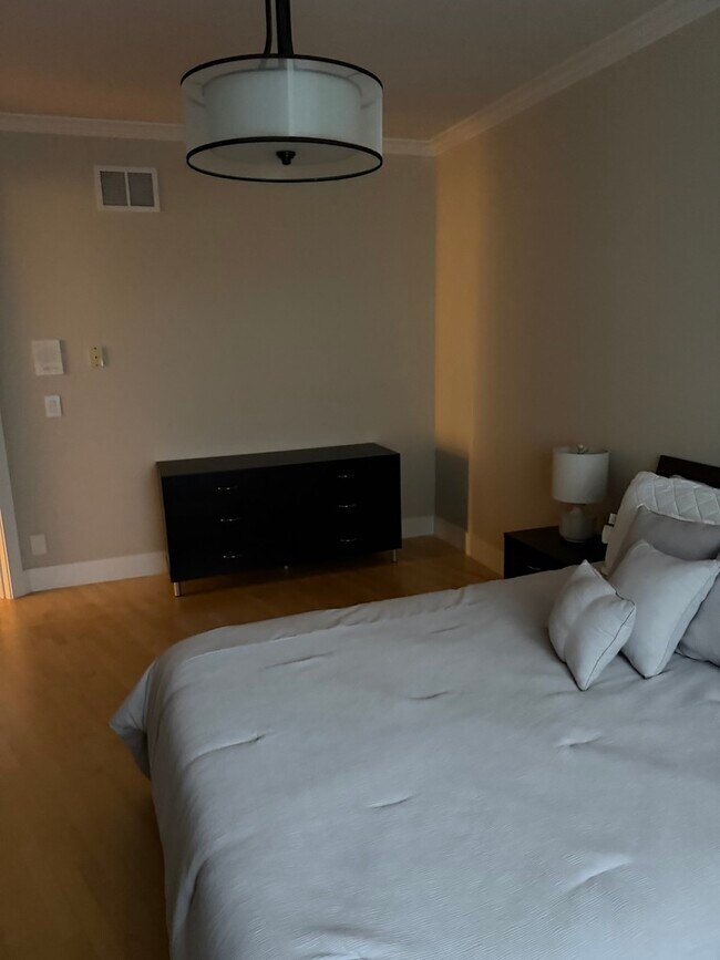 Building Photo - 525 Senon Dr