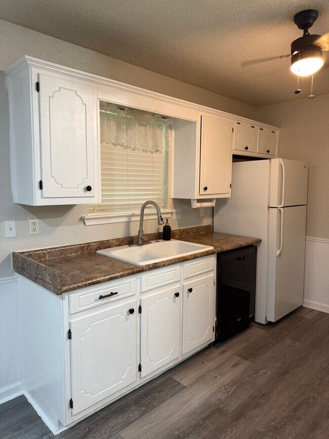 Building Photo - 3 Bedroom in Springhill ISD