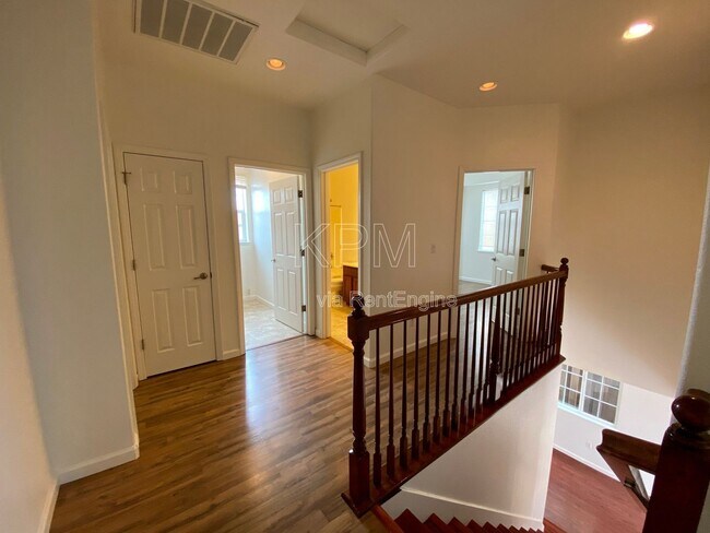 Building Photo - 10814 Peony Pl Dr