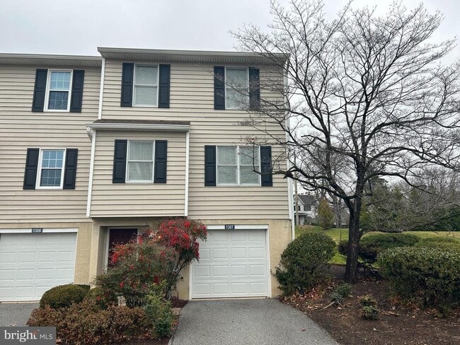 Building Photo - 1307 N Glen Dr