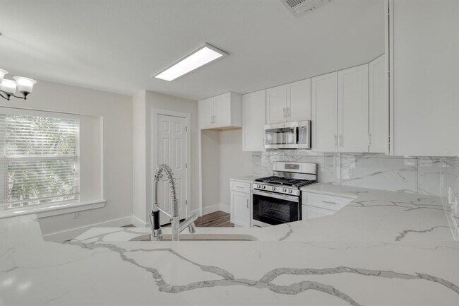 Building Photo - 277 Paddington Dr