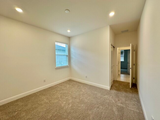 Building Photo - 4874 Shady Pnes Dr