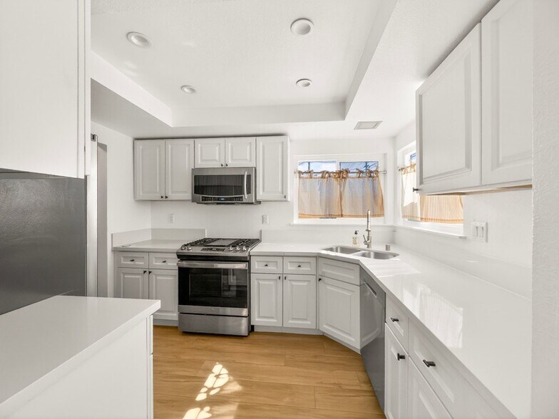 Building Photo - 13626 Cerise Ave