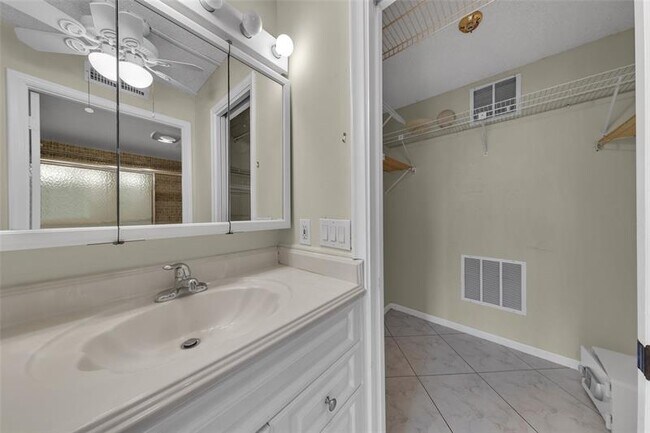 Building Photo - 7 Royal Palm Way