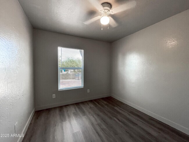 Building Photo - 1421 E Fillmore St