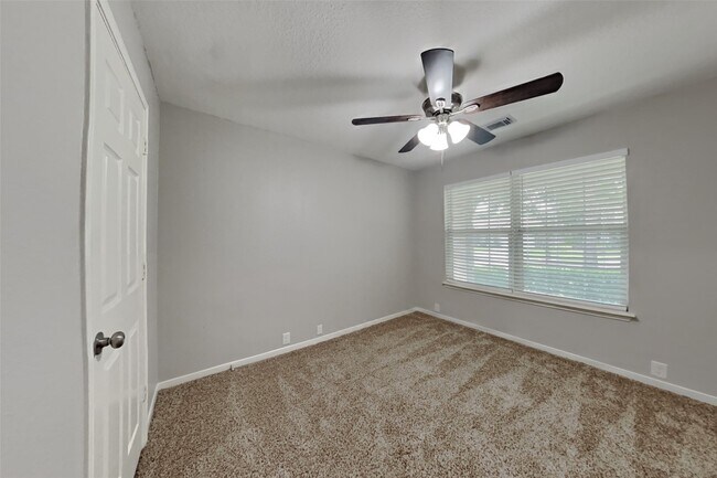 Building Photo - 17330 Shadow Ledge Dr