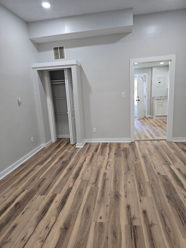 Building Photo - 765 N Belleview Pl
