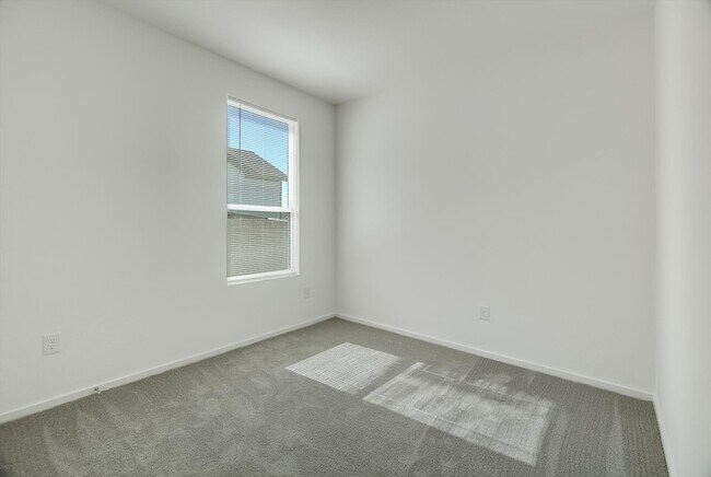 Building Photo - 519 Louis Ln