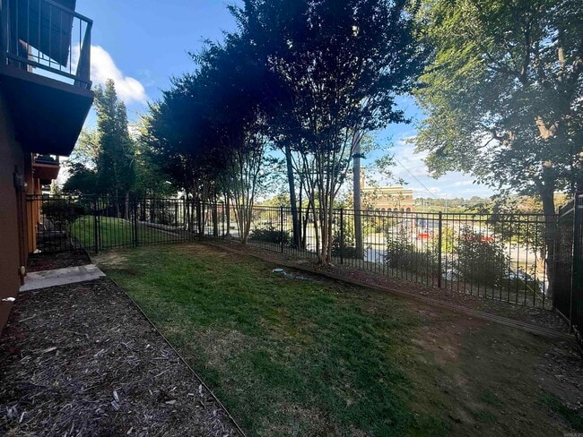 Building Photo - 110 Vertical Lofts Dr