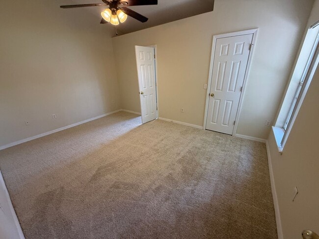Building Photo - DELTONA: 3 bed/2 bath, Single Family Home