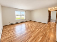 Building Photo - 600 E Aspen Blvd