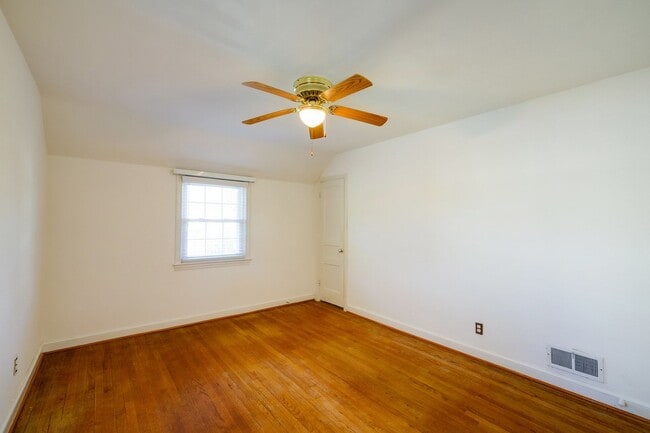 Building Photo - Charming 3BR/2BA Hyattsville Gem! Bonus Room & Sunroom — Move-In Ready!