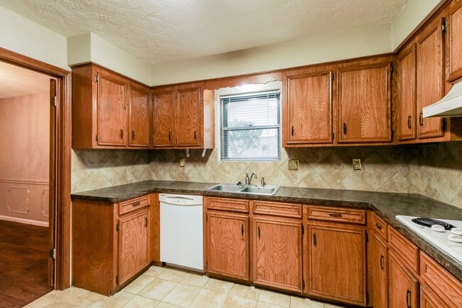 Building Photo - 353 Dawn Hill Dr