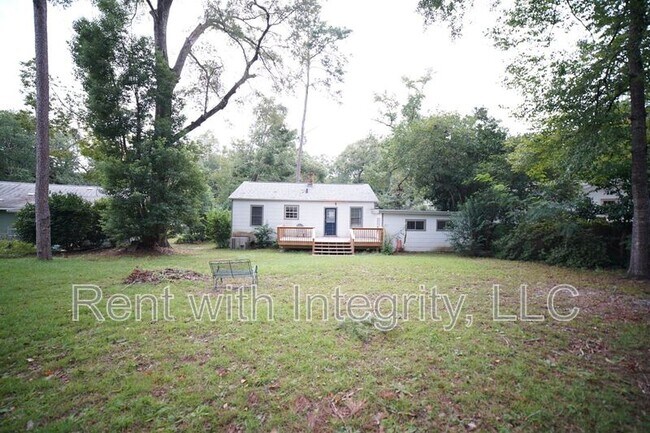 Building Photo - 1935 Temple Dr