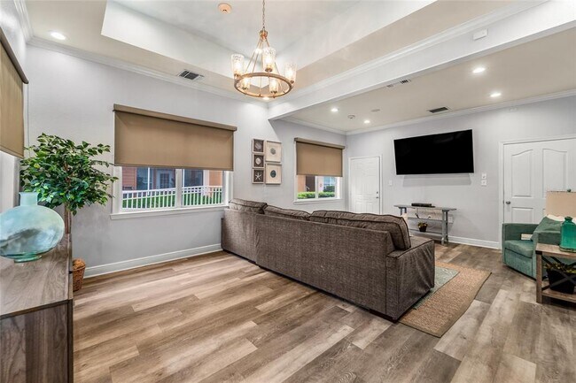 Building Photo - 5000 Culbreath Key Way
