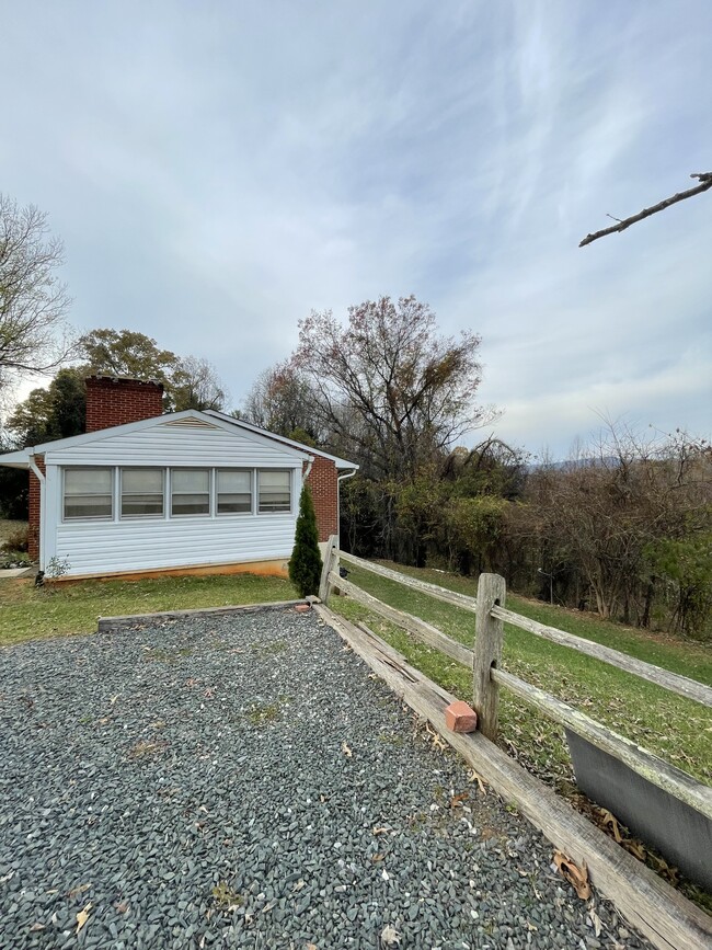 Building Photo - 632 Winesap Rd