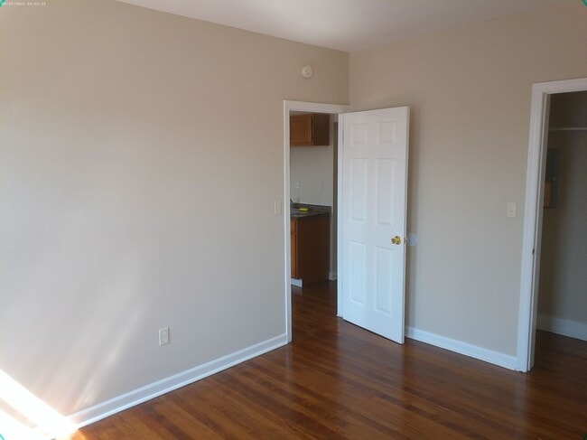 Building Photo - 2343 Barnum Ave