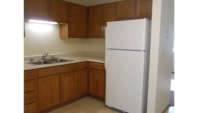 Building Photo - 303 Parker Dr