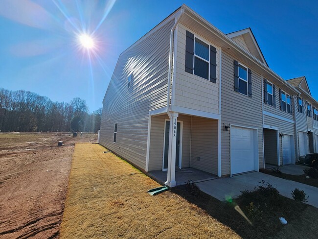 Building Photo - Brand New Townhome in the heart of Newton