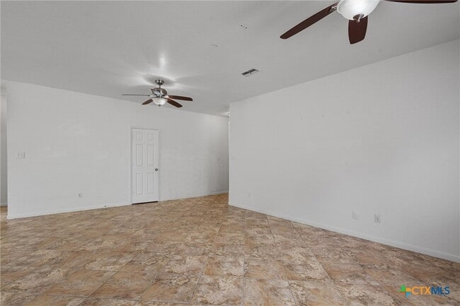 Building Photo - 204 Mallard Cove