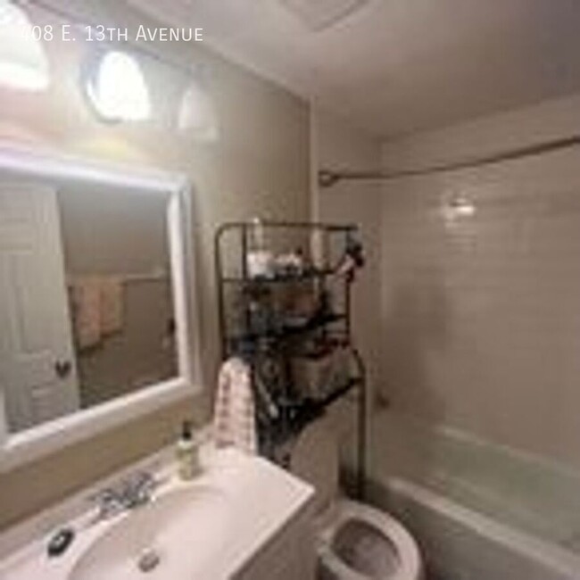 Building Photo - 2 Bed 1.5 Townhome Near OSU Available Fall...