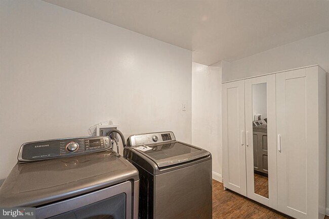 Building Photo - 2238 Oakford St