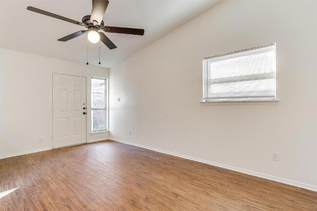 Building Photo - 2 Bed Duplex in Fairmount!