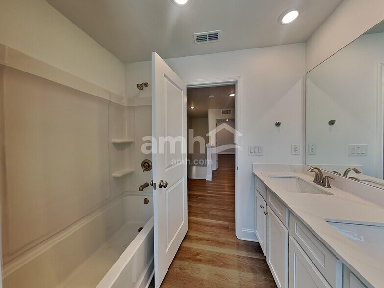 Building Photo - 1499 Aquamarine Dr