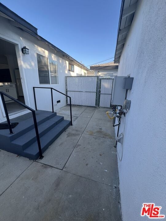 Building Photo - 1327 N Kenwood St