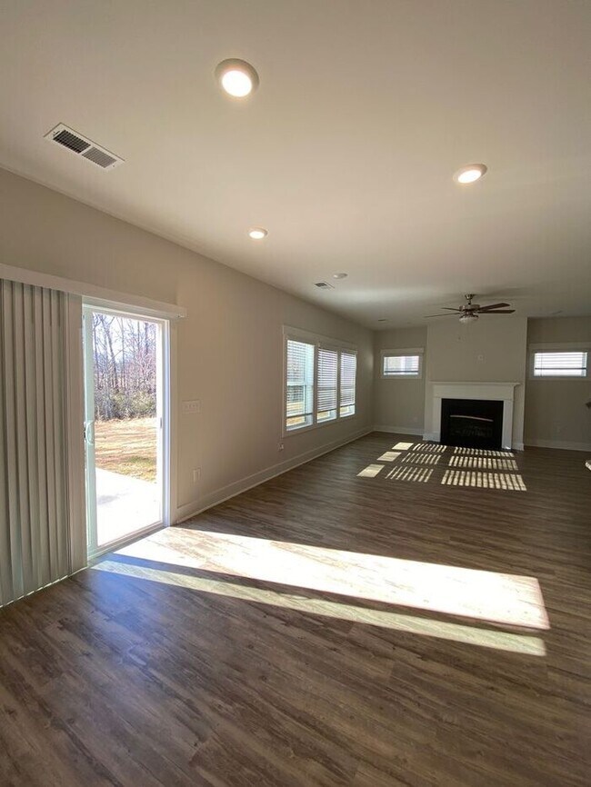 Building Photo - **Coming Soon! **Gorgeous and spacious!