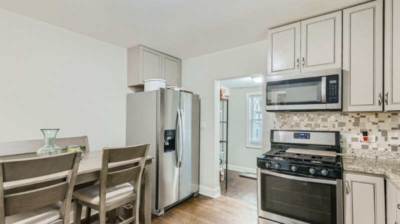 Building Photo - 125 S 6th Ave