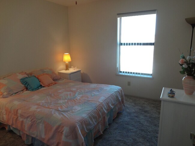Building Photo - Winter Rental October to April 2027