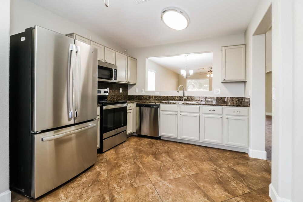Building Photo - 15040 W Kings Dr