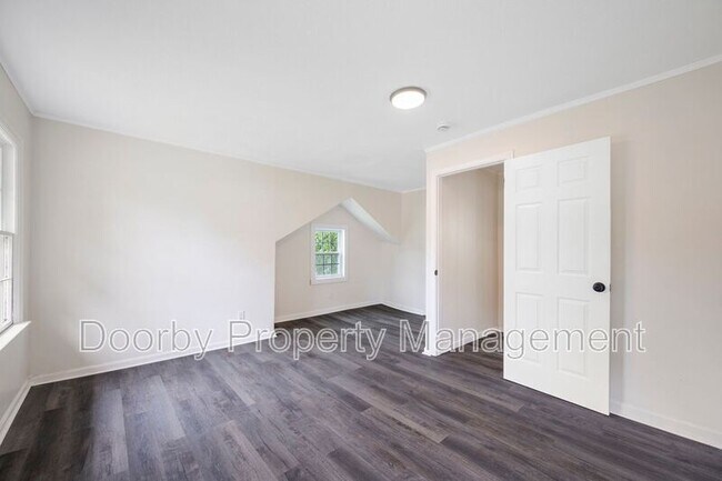 Building Photo - 5332 Oakdale Ave