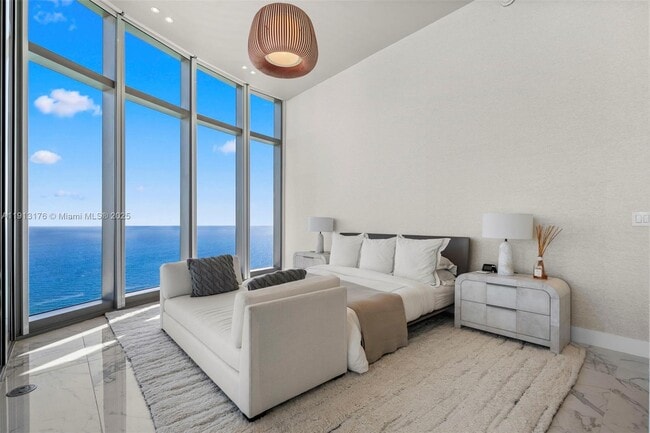 Building Photo - 15701 Collins Ave