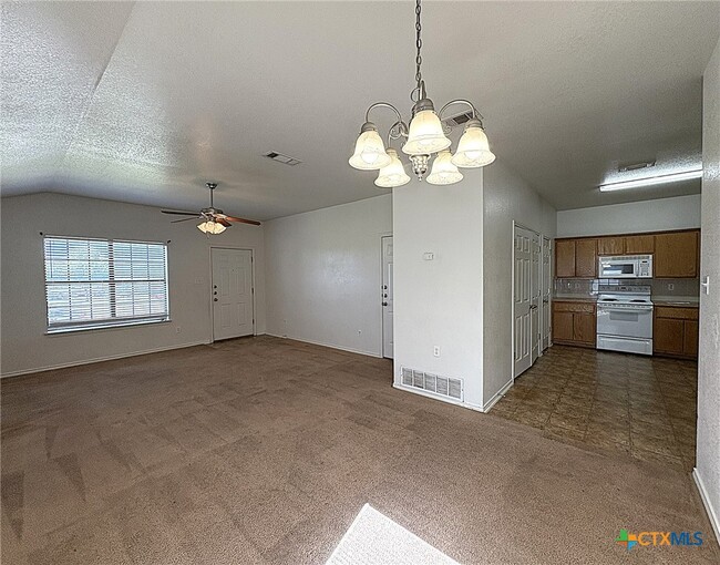 Building Photo - 2706 Ashley Dr