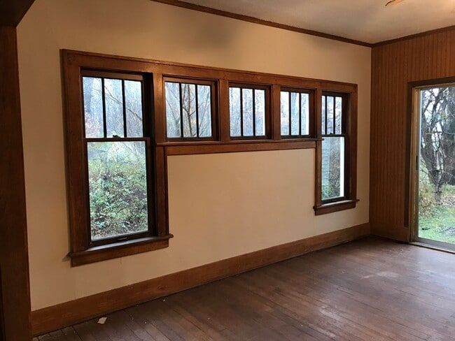 Building Photo - Spacious 4 Bedroom Home - Northside of Hol...