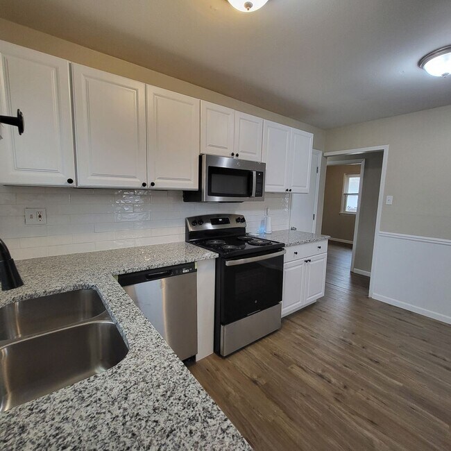 Building Photo - Welcome to Walker - Fully Renovated 3 BR