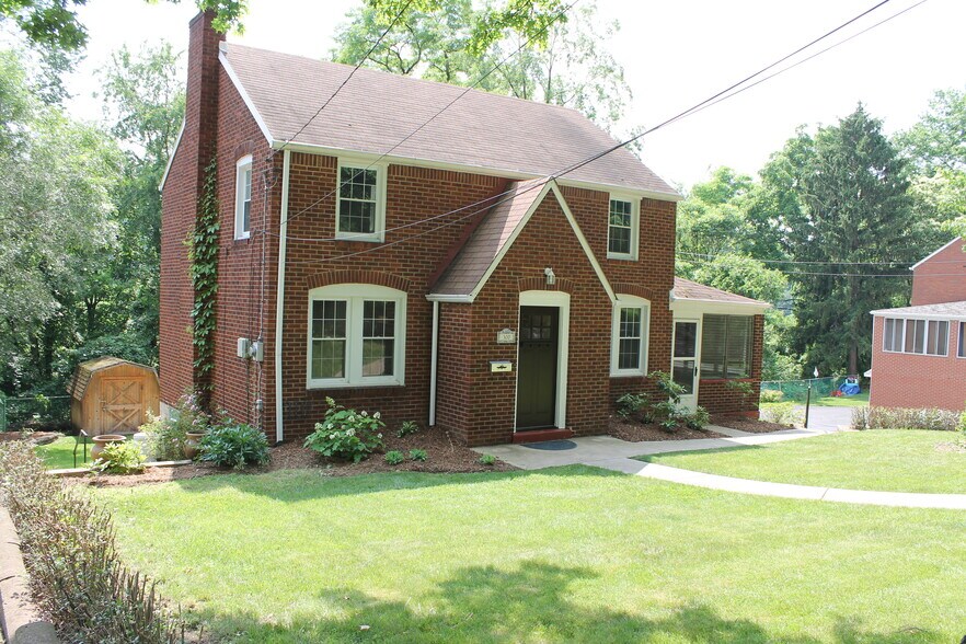 Building Photo - 300 Barclay Avenue